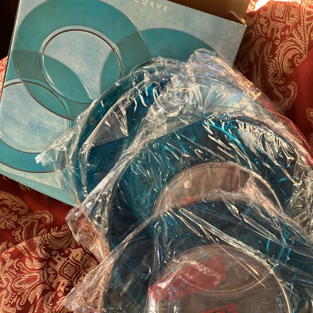 FREE with bundle purchase 3+ Caribbean blue Party plate Set